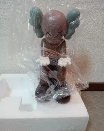 KAWS HOLIDAY 피규어 브라운 약 28cm