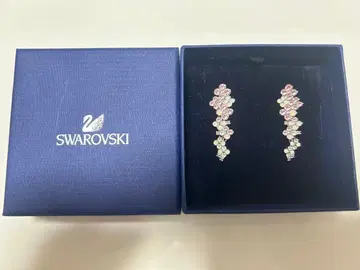 SWAROVSKI 스와로브스키 귀걸이 핑크 계열 크리스탈