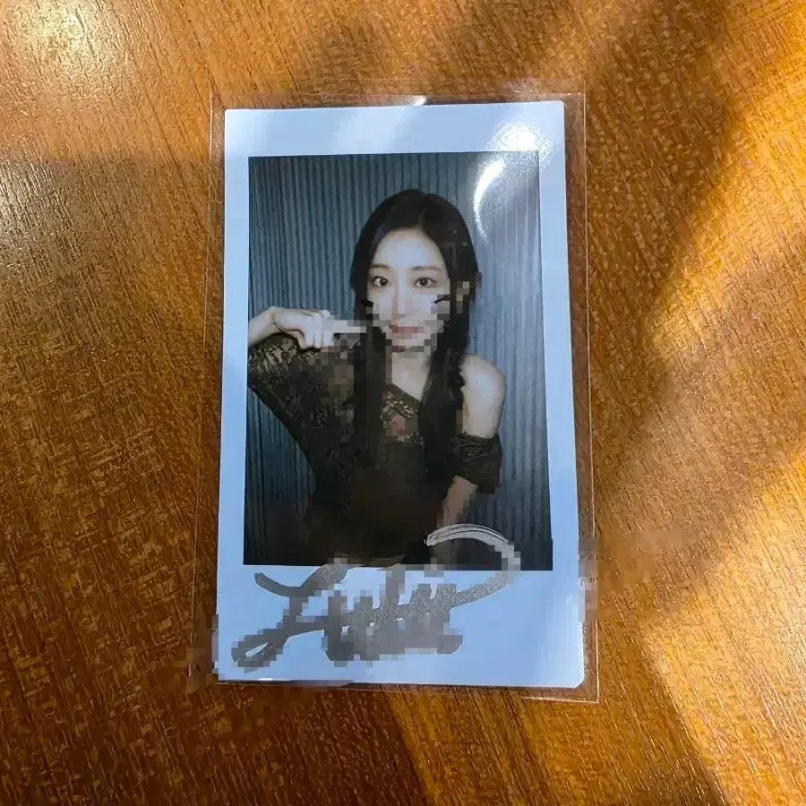 Purple Kiss Yuki sign polaroid wts purplekiss | Bunjang Global