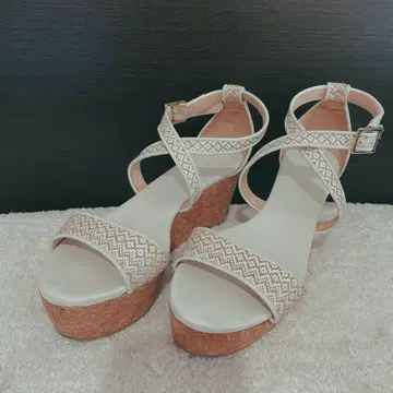 새상품급! JIMMY CHOO 웨지솔 샌들 화이트