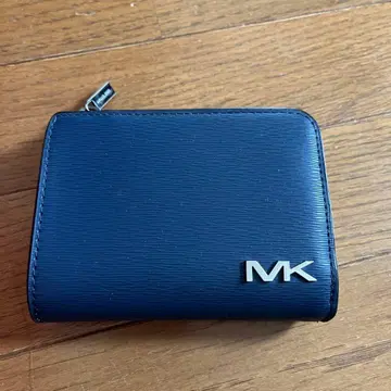MICHAEL KORS 이단 접이식 지갑 네이비