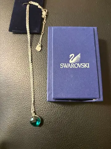 거의 미사용 수회 사용 SWAROVSKI 목걸이 그린 크리스탈