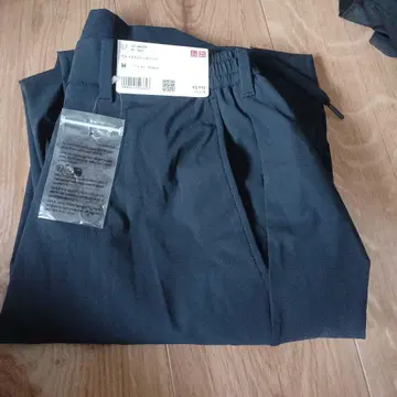 유니클로 울트라 스트레치 팬츠 2026년제 네이비 M 새상품 UNIQLO