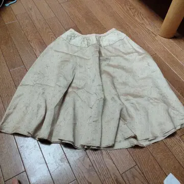 미나 페르호넨 나비 패턴 플레어 스커트 베이지 (차분한 느낌의 골드)