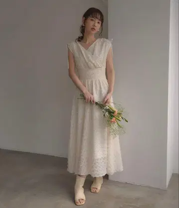 프린지 자카드 카슈쿨 원피스 화이트