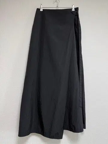 ATON 에이트 HAND DYED NYLONWRAPPED SKIRT 블랙