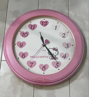 Hello Kitty 벽시계 핑크 하트 디자인
