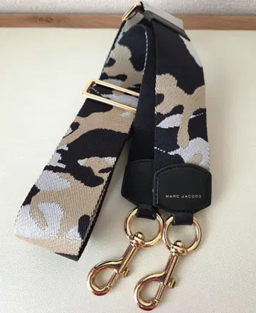MARC JACOBS 카모플라주 패턴 숄더 스트랩