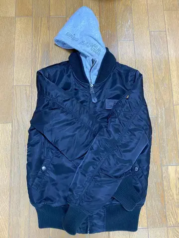 ALPHA INDUSTRIES MA-1 플라이트 자켓 후드 부착