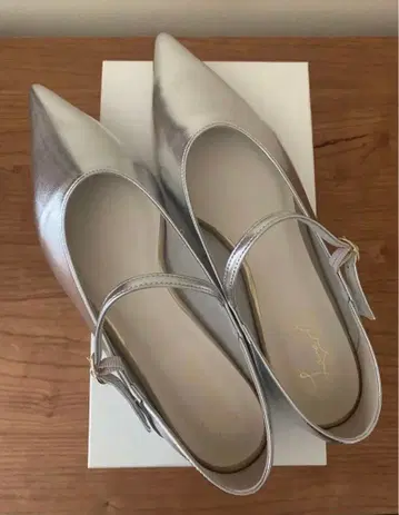 라우나레아 메리 제인 펌프스 25cm 실버