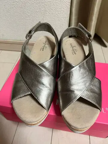 Clarks Collection 웨지솔 샌들 메탈릭