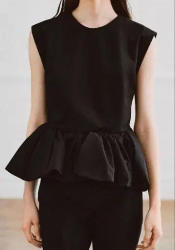 ZARA 페플럼 슬리브리스 블랙 M 사이즈