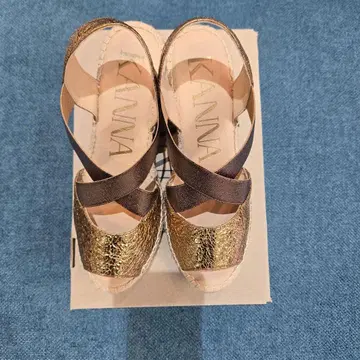 칸나 샌들