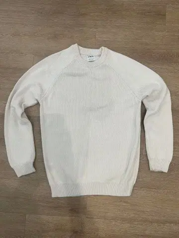 ZARA 크루넥 니트 스웨터 M 사이즈