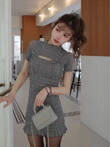 리본 셔링 깅엄 미니 원피스 다리치