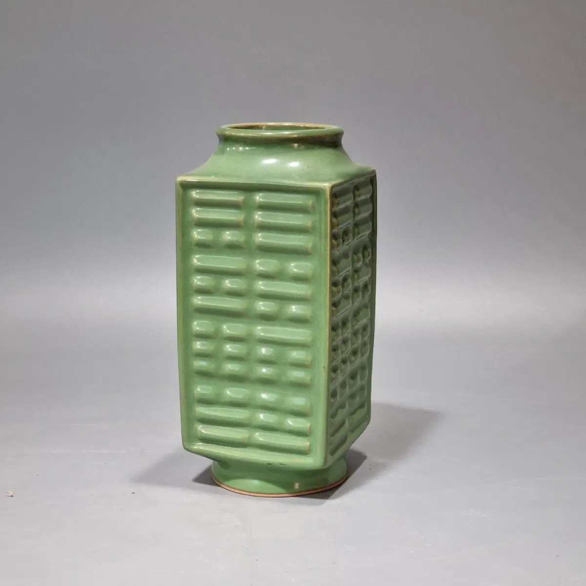 용천요 청자 종식병 (높이 25cm) 팔괘문