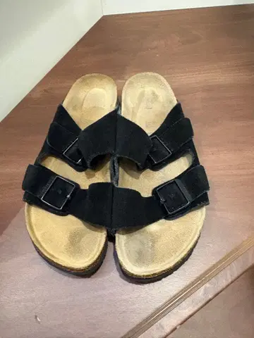 빌켄스탁 애리조나 스웨이드 블랙 샌들 41 26.5