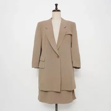 엠포리오 아르마니 셋업 스커트 베이지 사이즈 42*KD930