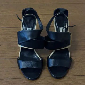 JIMMY CHOO 바이컬러 스트랩 샌들