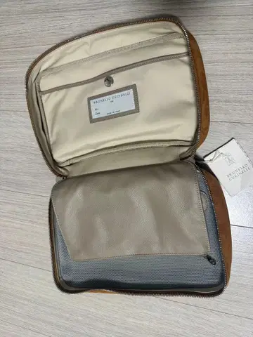 새상품!! 브루넬로쿠치넬리 가죽 파우치