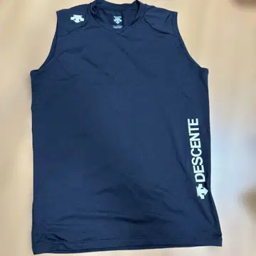 DESCENTE 슬리브리스 셔츠 블랙 M 사이즈 2개