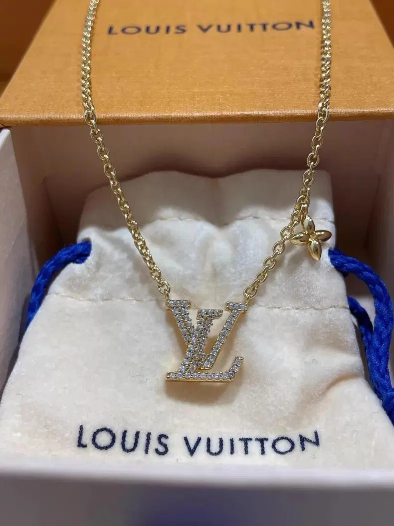 루이비통 목걸이 금색 다이아몬드 LV