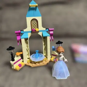 LEGO Disney 43198 안나의 성 중정 안나