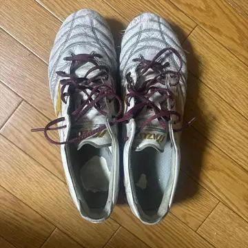 MIZUNO 축구 스파이크 화이트 골드