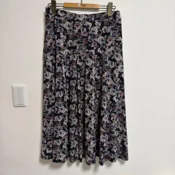 LAURA ASHLEY 로라 애슐리 꽃무늬 플레어 스커트 장미 38 M