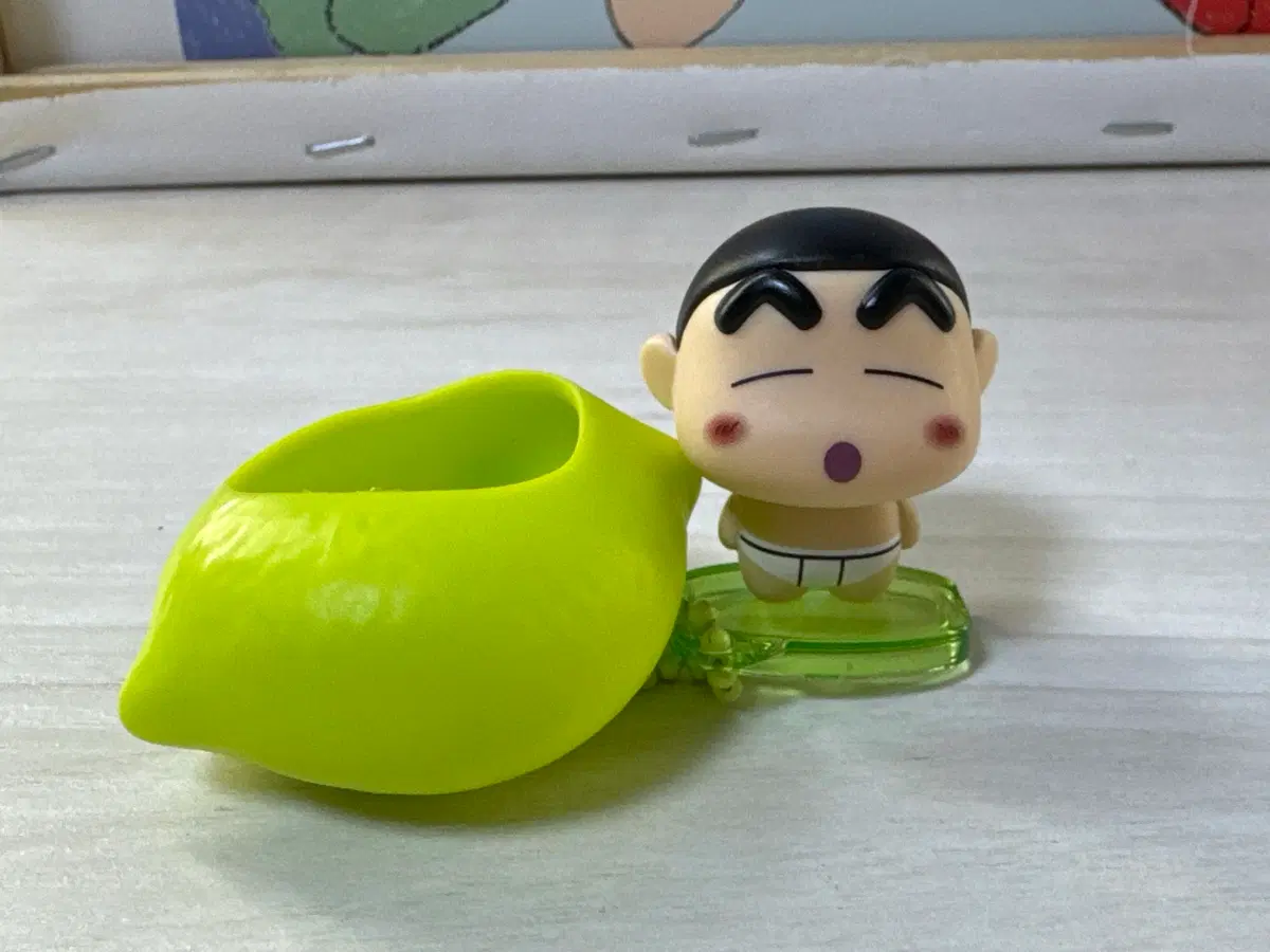 짱구 과일에 쏙 피규어