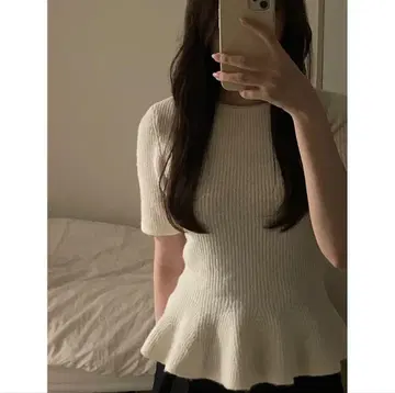 H&M 리브 니트 페플럼 반팔 상의 아이보리