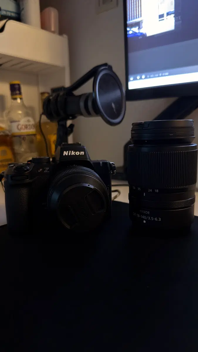 니콘 Z50II + 18-140mm 렌즈 + 24/f1.7 단렌즈