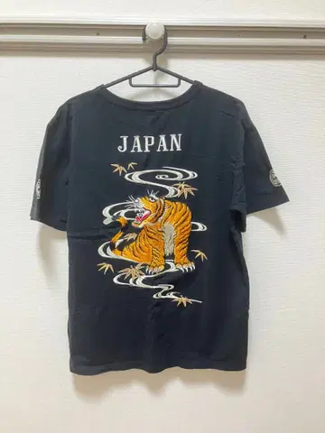 JAPAN 호랑이 자수 T셔츠 블랙