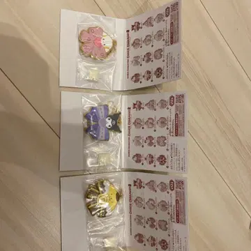 산리오 쿠키 참 코트 쿠로미 폼폼푸딩 코기뮨