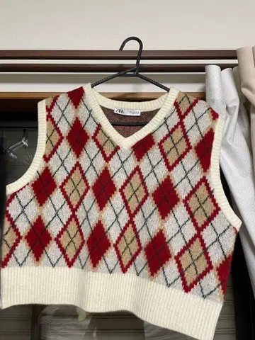 ZARA 아가일 무늬 니트 베스트