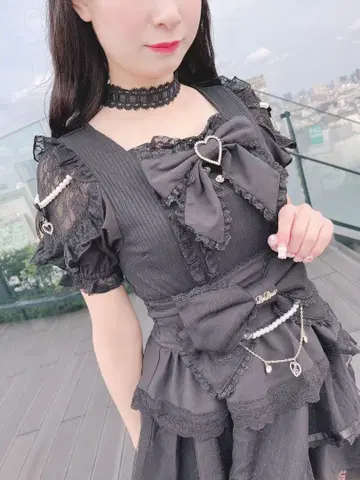 LIZLISA 크로스 레이스 리본 컷 탑