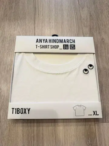 유니클로 안야 힌드마치 T셔츠 T1BOXY 화이트 XL