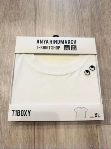 미사용 새상품 ANYA HINDMARCH T1BOXY 티셔츠 XL 화이트