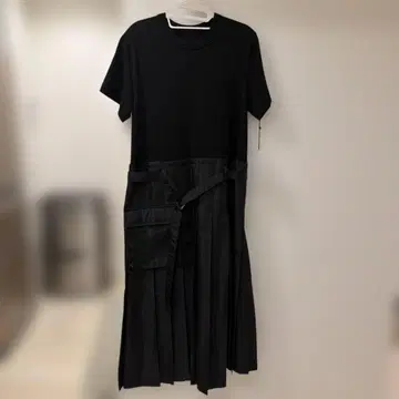 새상품 sacai 사카이 반팔 원피스 플리츠 사이즈 2 2024aw