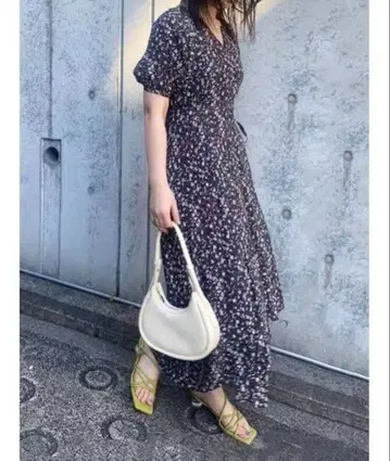 프레이아이디 꽃무늬 반팔 롱 원피스 브라운