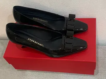 [ 새상품 미사용 ] FERRAGAMO 블랙 ANZ 페이턴트 펌프스