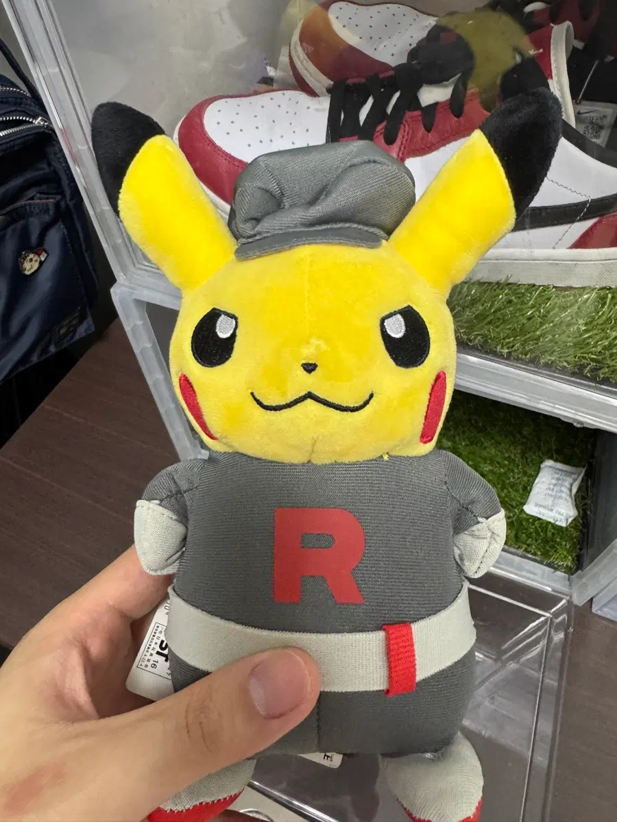 로켓단 피카츄 팔아요