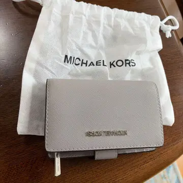 MICHAEL KORS 이단 접이식 지갑 그레이