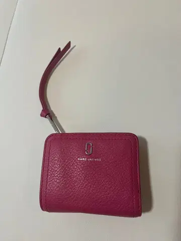 MARC JACOBS 이단 접이식 지갑 핑크