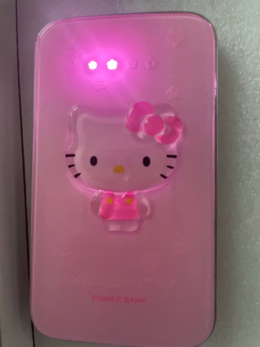 헬로키티 보조배터리
