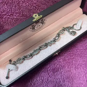 Juicy Couture 참 포함 팔찌 실버