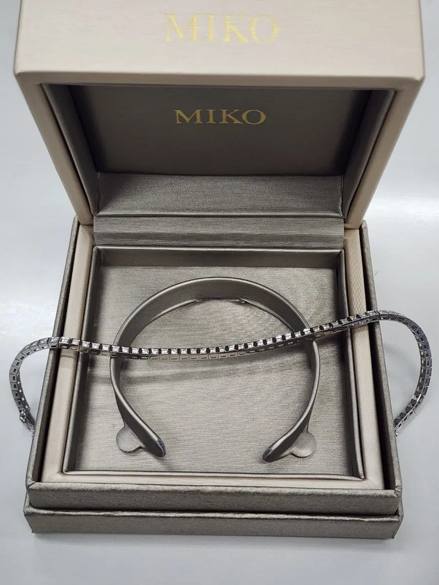 미꼬 18k 필립 다이아몬드 화이트팔찌 기본+ 줄연장 18.5cm