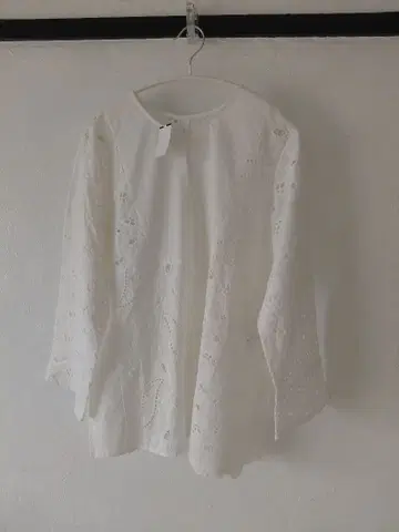 발 화이트 레이스 긴팔 블라우스 택 포함 새상품