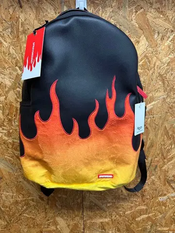 오봉 연휴 한정판 가격 인하 SPRAYGROUND 파이어 패턴 백팩