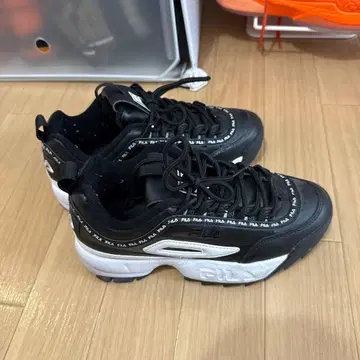 FILA 통굽 스니커즈 블랙 화이트 23cm